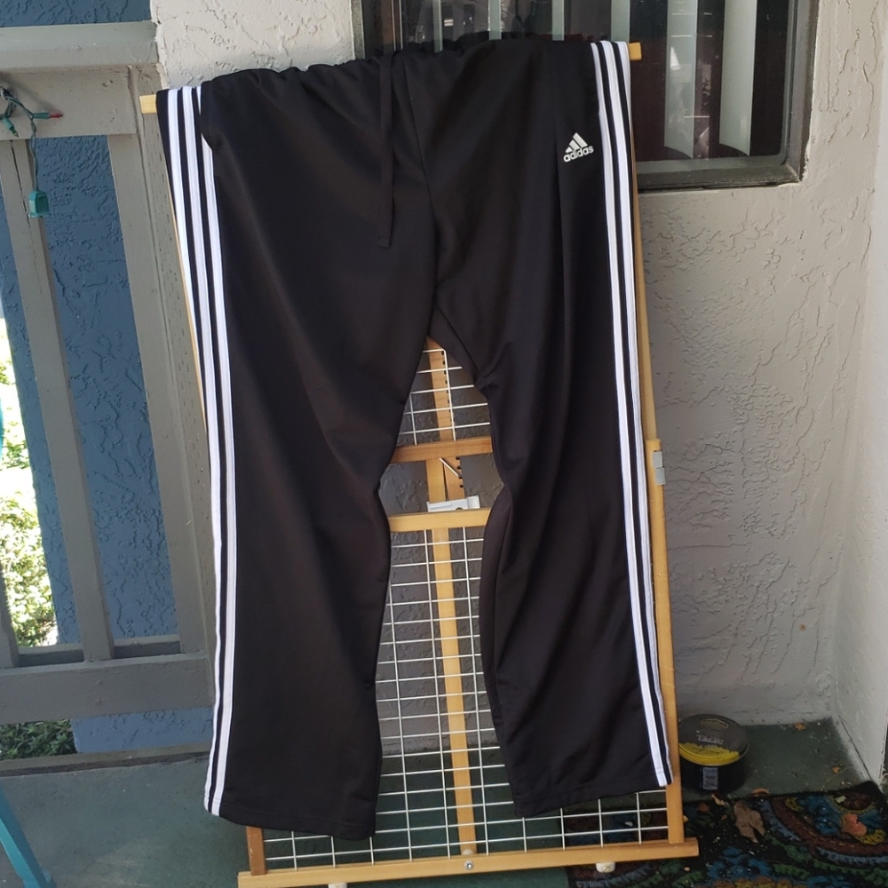 Addidas sweat pants/joggers straight leg.